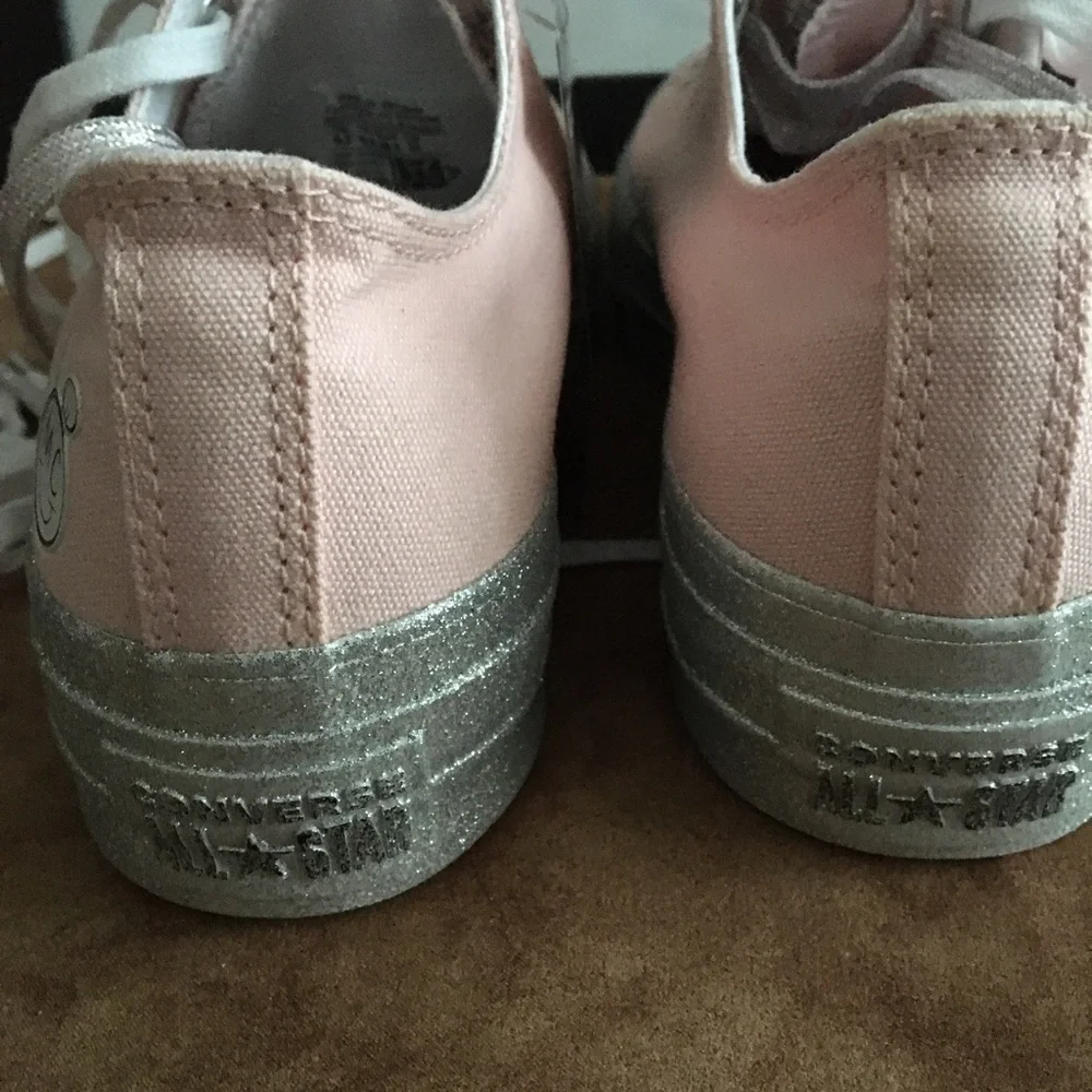 CONVERSE X MILEY CYRUS NIB AUTHENTIC CANVAS STYLE SNEAKERS